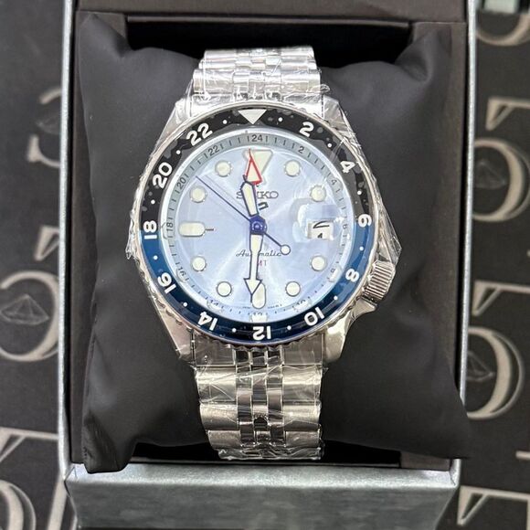 NIB GMT ICE BLUE SEIKO WATCH - Picture 1 of 5